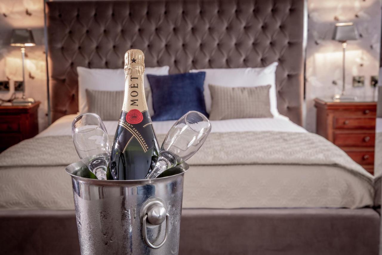 Bredbury Hall Hotel 스톡포트 외부 사진