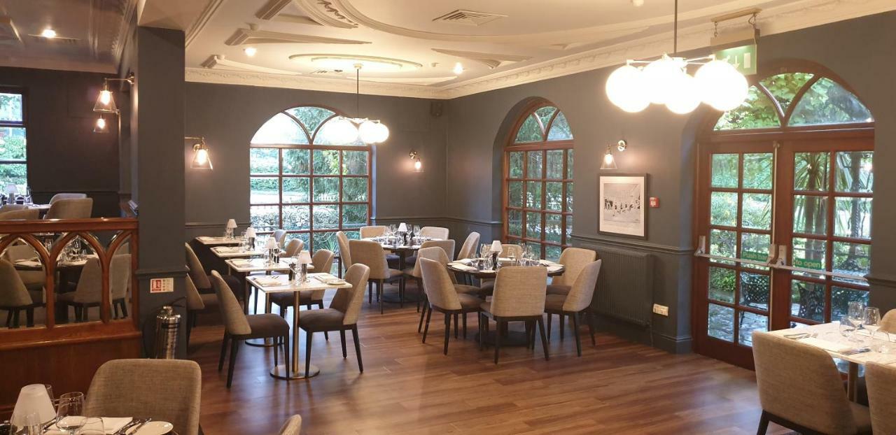 Bredbury Hall Hotel 스톡포트 외부 사진